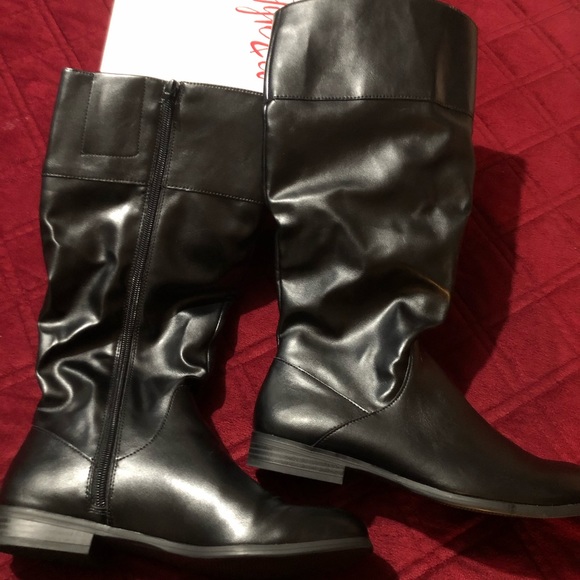 Boots 👢 - Picture 2 of 5